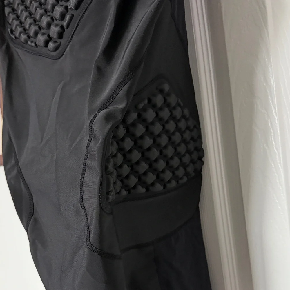 TUOYR Men’s Football Padded Shirt - Compression Adult Vest - Protective - Picture 6 of 16